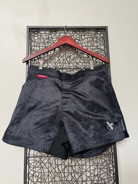 Hayabusa Hexagon Mid-Thigh Hybrid Fight Shorts virtually indestructible Men’s M